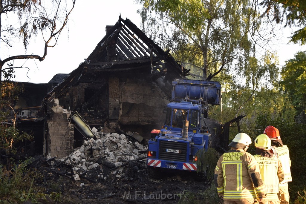 Grossfeuer Einfamilienhaus Siegburg Muehlengrabenstr P1017.JPG - Miklos Laubert